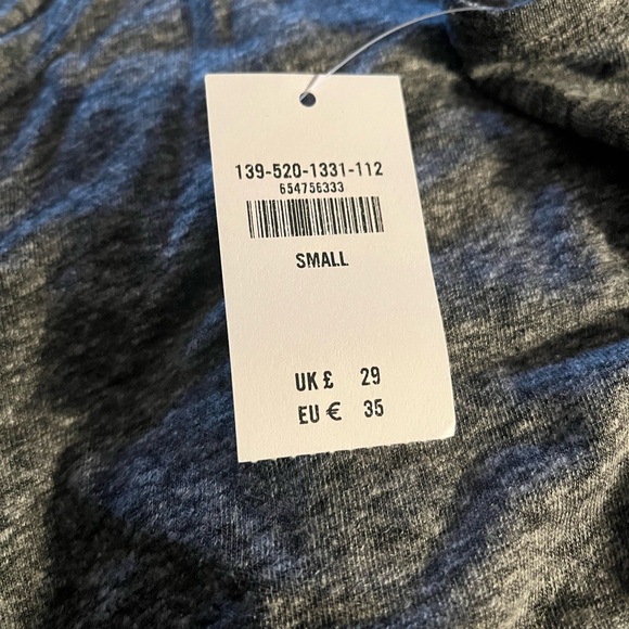 Abercrombie and Fitch tank top size small. Never worn tag still on. Asking 10$ - Picture 3 of 3